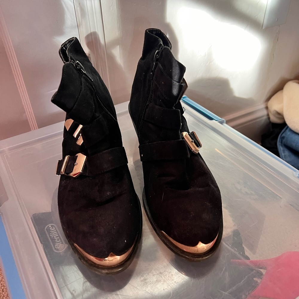 Cathy Jean Heeled Ankle Booties - Picture 2 of 5
